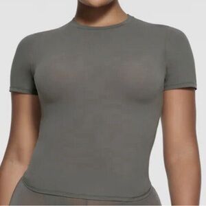 Skims Fits Everybody Tee Gunmetal Sz L